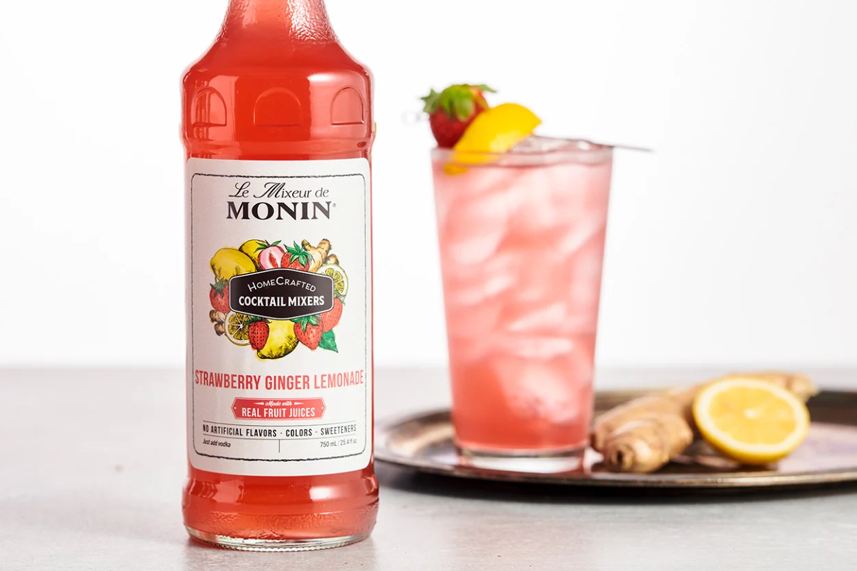 HomeCrafted Strawberry Ginger Lemonade Cocktail Mixer - Image 3